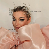 Волочкова прошлась по россиянам из-за слов о квартире Долиной: Сидят в своих трущобах