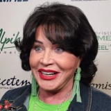 Светящаяся от счастья Бабкина с молодым фаворитом показала малыша и произвела фурор