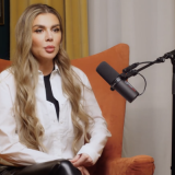 Муж Седоковой публично унизил ее в соцсети