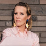 Собчак нашла неожиданную связь между разводами SHAMANа и Шнурова с женами