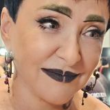 Лолита в эпатажной дизайнерской шубе похулиганила у стен Кремля