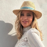 Певицу Глюкозу в невменяемом состоянии задержали в Москве и выписали ей штраф