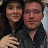 Актер Петров рассказал о просьбе беременной жены чаще проводить время дома 