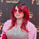 Королева тратит внушительные суммы на операции невестки-стриптизерши: Это всегда дорого