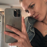 Открестившуюся от пластических операций Боню подняли на смех