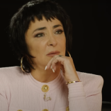 Облачившаяся в черное Лолита сменила профессию