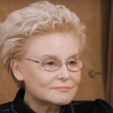 Телеведущая Елена Малышева разрыдалась в эфире Первого канала: Я не могу