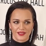 Оставшаяся в одиночестве Слава решила увести Евгения Петросяна из семьи: Бросайте свою швабру