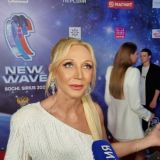 Столкнувшаяся с трудностями Орбакайте полетела за деньгами к матери