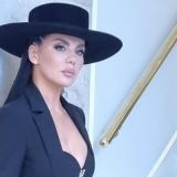 Покинувшая Россию Седокова разделась на публике: Ни стыда, ни совести