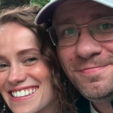 Молодую жену Харламова заподозрили в беременности: Изменения в фигуре заметны