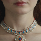 Тест: угадайте советские фильмы по роскошному ювелирному украшению героини