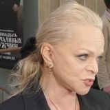 Сбежала под прикрытием охраны: Долина вышла в свет, чтобы совершить поступок, который окончательно отвернул от нее публику