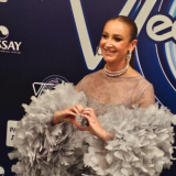 Бузова твердо решила совмещать семью и карьеру: Будет день любви и семьи