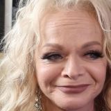 Соседи не стали молчать: вскрылась неприглядная правда о доме, где теперь прописана Лариса Долина