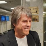 Оголившийся Глызин вызвал шквал критики в сети: 72-летний артист предстал перед публикой без штанов