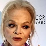 Без квартиры и миллионов: эксперт объяснил, почему Лариса Долина никогда не увидит своих денег